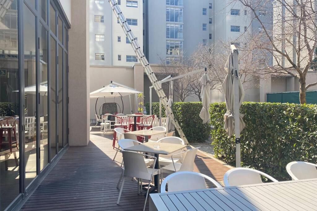 Dante'S Sandton Skye Apartment Johannesburg Exterior photo